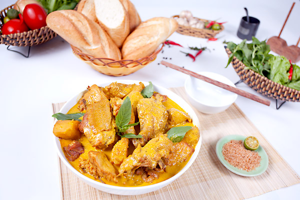Tiến hành nấu cà ri gà